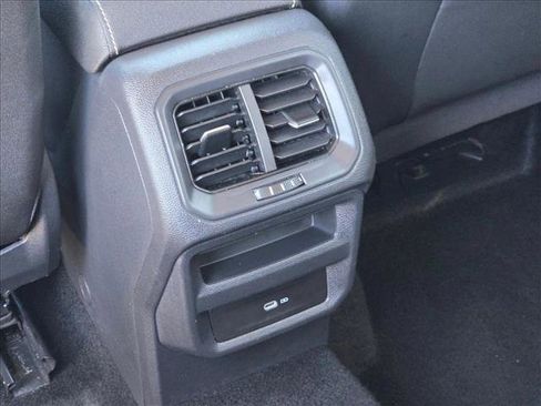 Used 2024 Volkswagen Taos SE image 16