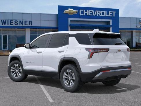 Used 2026 Chevrolet Equinox LT FWD image 3