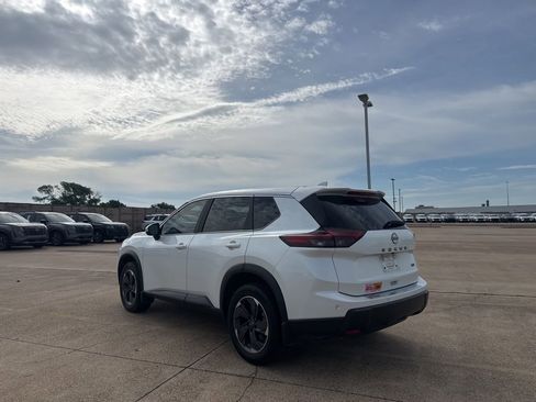 Used 2024 Nissan Rogue SV FWD image 14