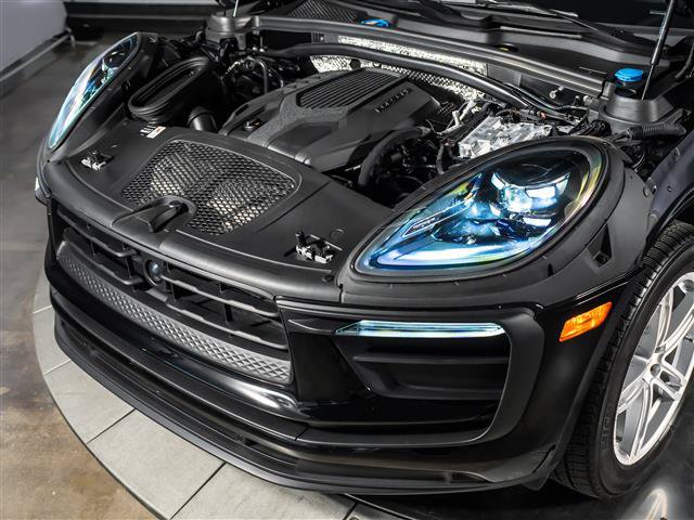 Used 2026 Porsche Macan AWD/4WD image 12