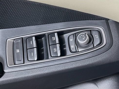 Used 2022 Subaru Ascent Touring AWD/4WD image 17