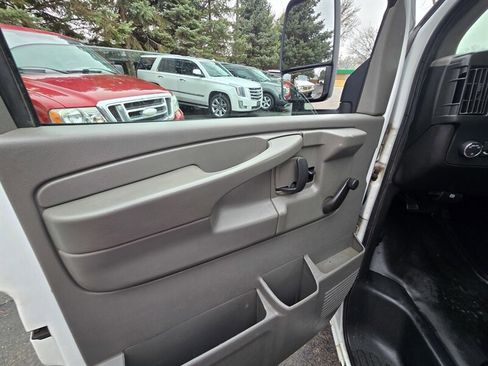 Used 2015 Chevrolet Express 3500 image 11
