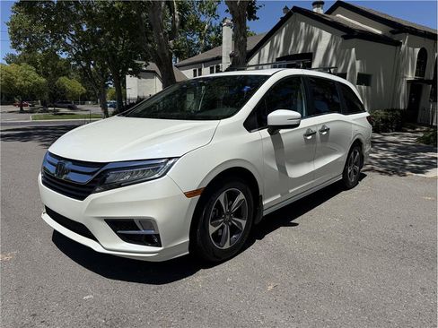 Used 2019 Honda Odyssey Touring image 3