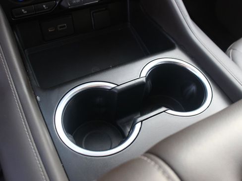 Used 2021 Chevrolet Tahoe Z71 image 24