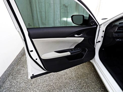 Used 2019 Honda Insight EX image 16