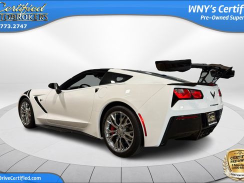 Used 2017 Chevrolet Corvette Stingray Coupe w/ Carbon Flash Badge Package RWD image 9