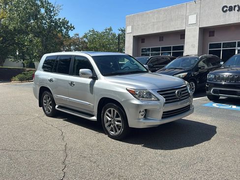 Used 2014 Lexus LX 570 4WD image 3