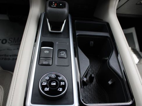 Used 2025 Nissan Pathfinder SL AWD/4WD image 29
