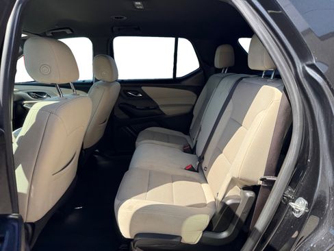 Used 2022 Chevrolet Traverse LS FWD image 16