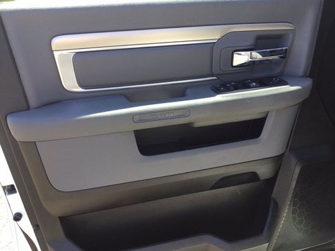 Used 2019 RAM 1500 Classic SLT AWD/4WD image 12