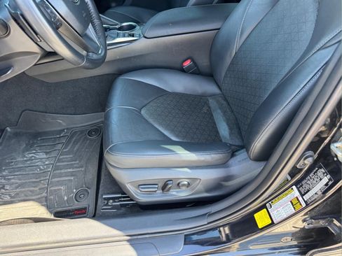 Used 2019 Toyota Camry XSE FWD image 6