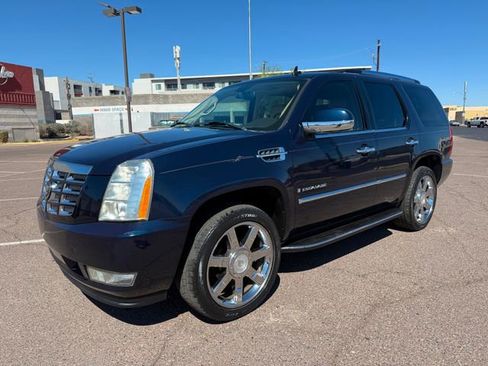 Used 2007 Cadillac Escalade AWD w/ Information Package image 2