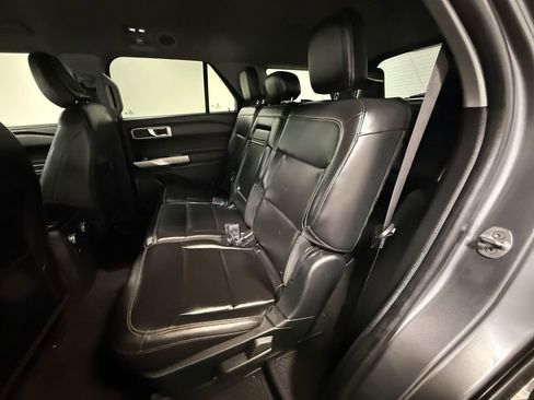 Used 2022 Ford Explorer XLT w/ Equipment Group 202A AWD/4WD image 8