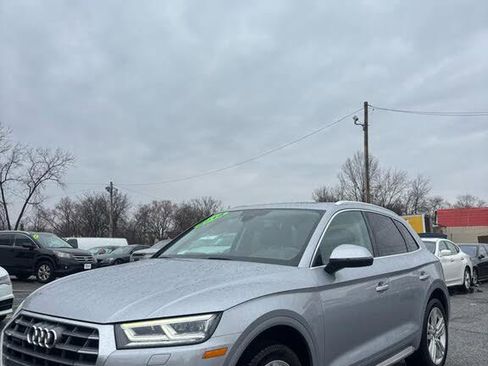 Used 2018 Audi Q5 2.0T Premium Plus w/ Premium Plus Package AWD/4WD image 3