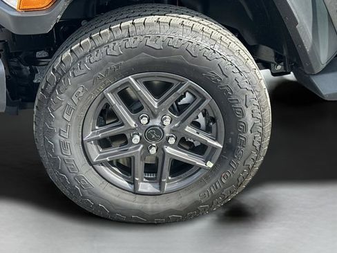 New 2025 Jeep Gladiator Sport image 30