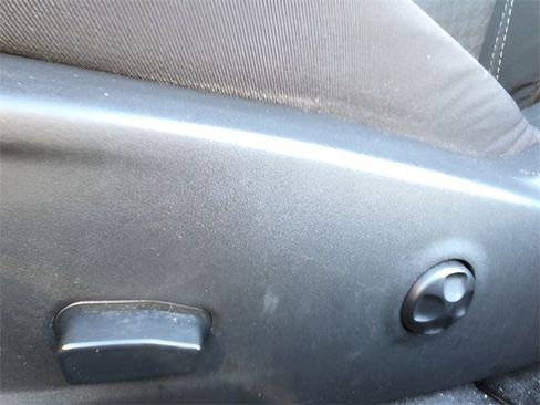 Used 2015 Dodge Challenger SXT image 18