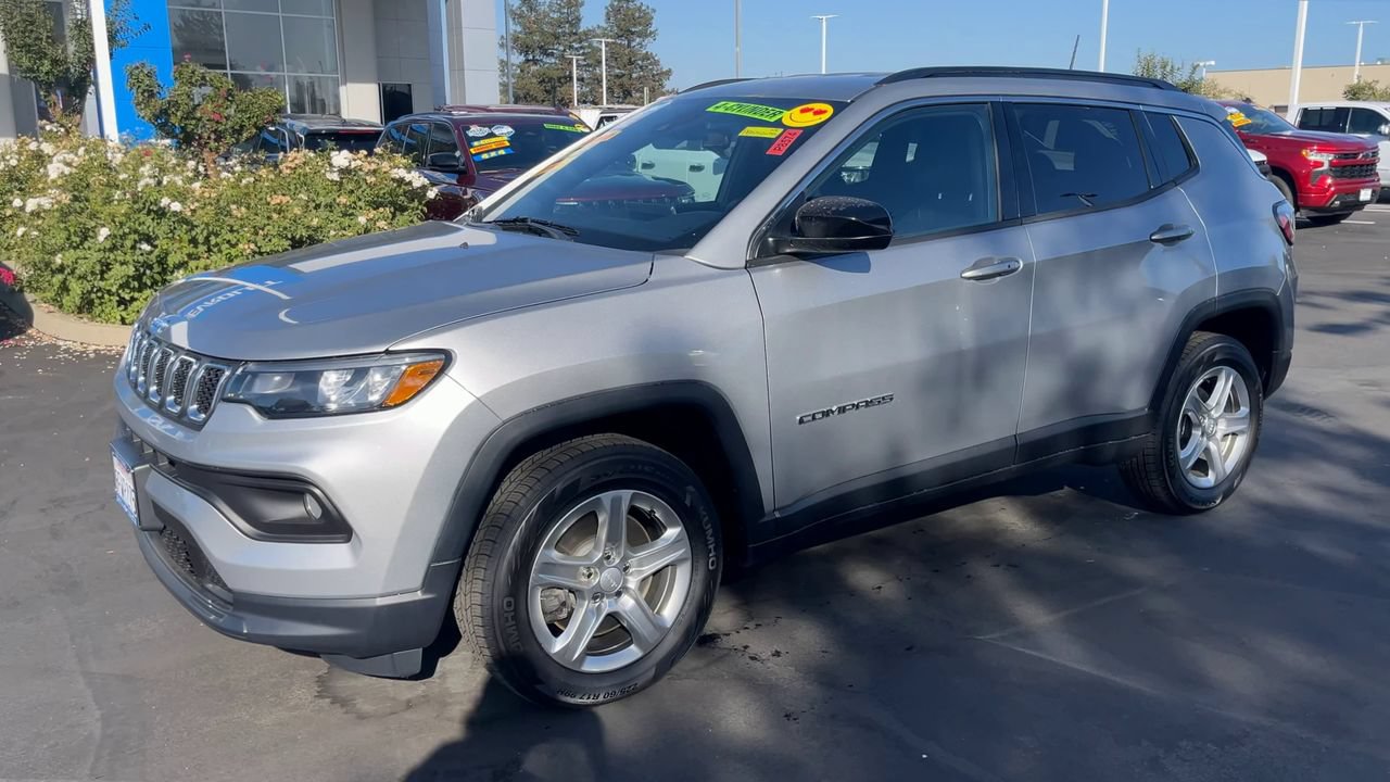 Used 2023 Jeep Compass Latitude AWD/4WD image 3