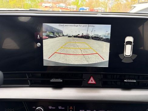 Used 2023 Kia Sportage EX image 3