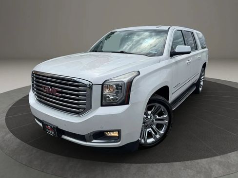 Used 2017 GMC Yukon XL SLT w/ Premium Edition AWD/4WD image 2