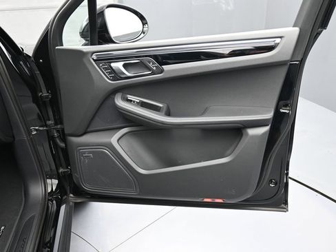 Certified 2026 Porsche Macan AWD/4WD image 28