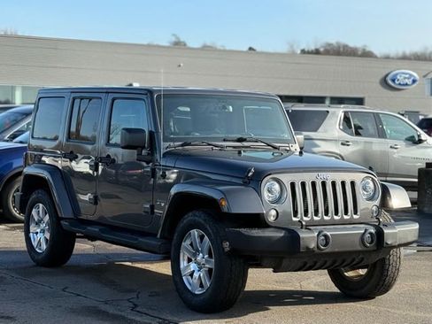 Used 2018 Jeep Wrangler Unlimited Sahara w/ Connectivity Group image 32