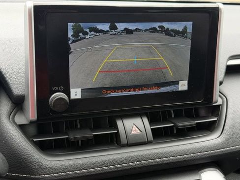 Used 2025 Toyota RAV4 XLE FWD image 18