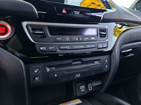 Used 2022 Honda Pilot Black Edition image 24