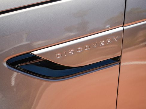 Certified 2025 Land Rover Discovery Dynamic SE AWD/4WD image 10