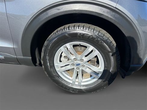 Used 2023 Ford Explorer XLT image 16