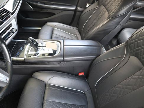 Used 2022 BMW 740i w/ M Sport Package RWD image 41