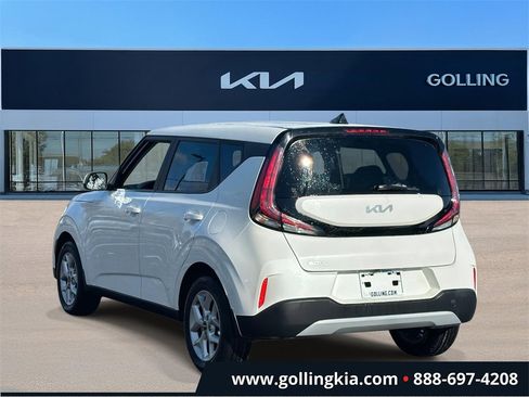 Used 2023 Kia Soul LX w/ LX Technology Package image 4
