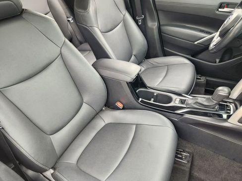 Used 2023 Toyota Corolla Cross XLE w/ Convenience Package AWD/4WD image 10