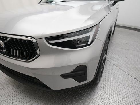 Used 2025 Volvo XC40 B5 Core image 23