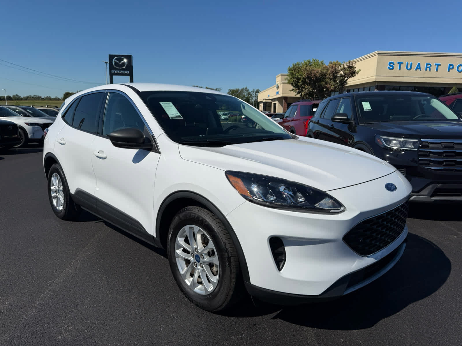 Used 2022 Ford Escape SE w/ Cold Weather Package FWD image 1
