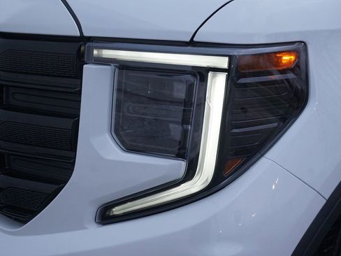 Used 2026 GMC Sierra 1500 Elevation AWD/4WD image 32