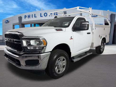 Used 2024 RAM 3500 Tradesman w/ Chrome Appearance Group AWD/4WD image 3