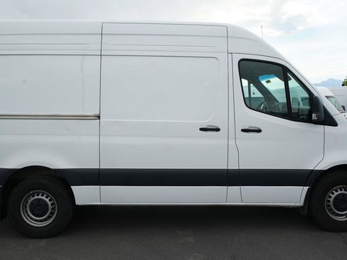 Used 2024 Mercedes-Benz Sprinter 2500 image 5