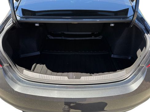 Used 2018 Chevrolet Malibu LT FWD image 17