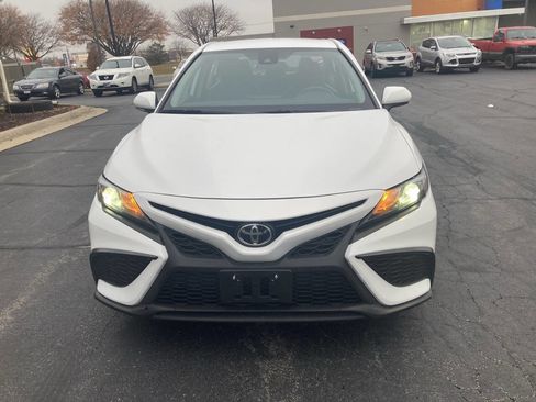 Used 2022 Toyota Camry SE image 8