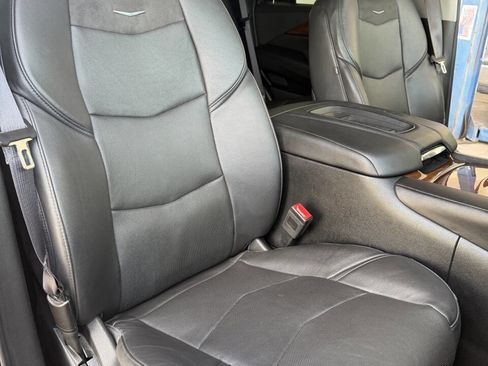 Used 2016 Cadillac Escalade Luxury AWD/4WD image 11