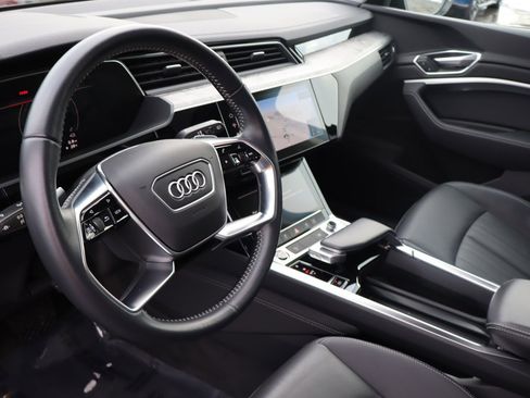 Used 2021 Audi e-tron Premium w/ Convenience Plus Package image 9