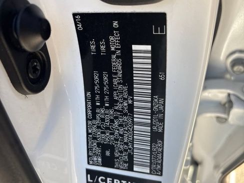 Used 2016 Lexus LX 570 4WD w/ Luxury Package image 18