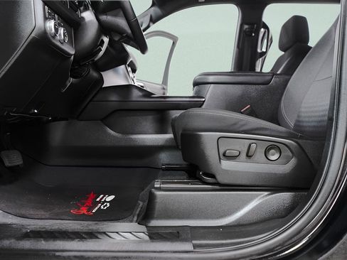 Used 2023 GMC Yukon XL SLE image 25