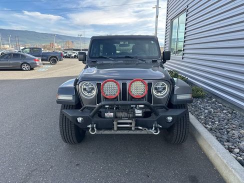 Used 2018 Jeep Wrangler Unlimited Sahara image 10
