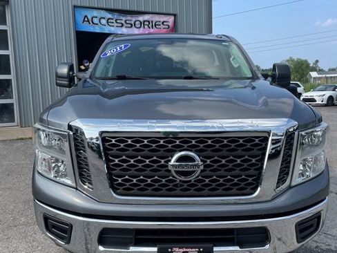 Used 2017 Nissan Titan SV image 2