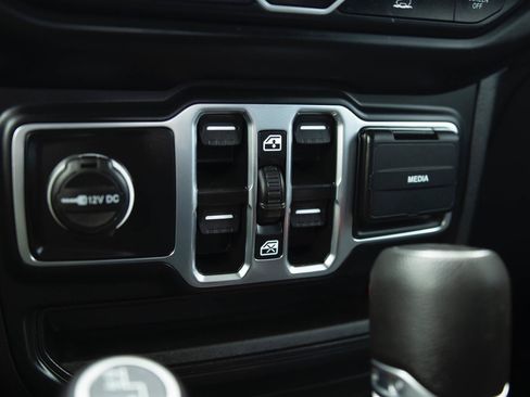 Used 2023 Jeep Gladiator Sport AWD/4WD image 10