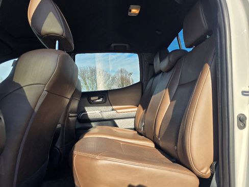 Used 2017 Toyota Tacoma Limited image 28