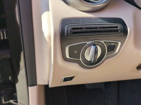 Used 2019 Mercedes-Benz GLC 300 4MATIC image 13