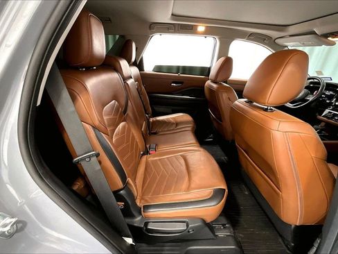 Used 2023 Nissan Pathfinder Platinum w/ Cargo Package image 25