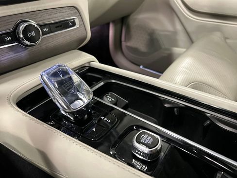 Certified 2023 Volvo XC90 B6 Ultimate w/ Protection Package Premier AWD/4WD image 19